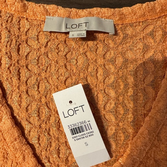 Loft Textured Orange Button Down V-Neck Blouse, Women’s Small NWT - Picture 3 of 4